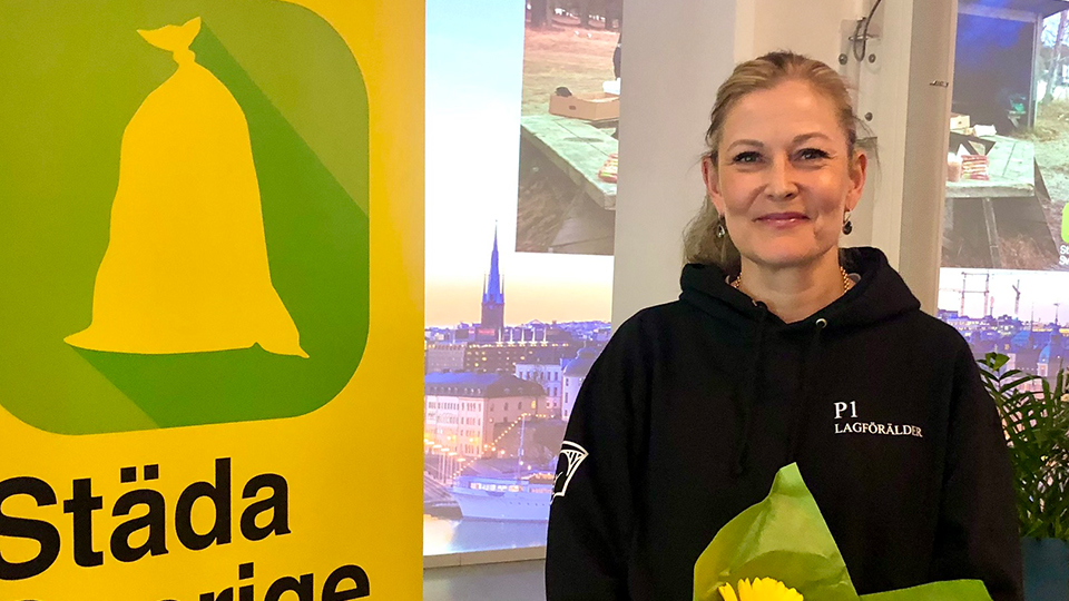 Tiina Kuhlström från Nacka GF tilldelas Städa Sveriges ledarstipendium.